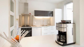 Lovely home, 3 bedrooms, WiFi, private parking